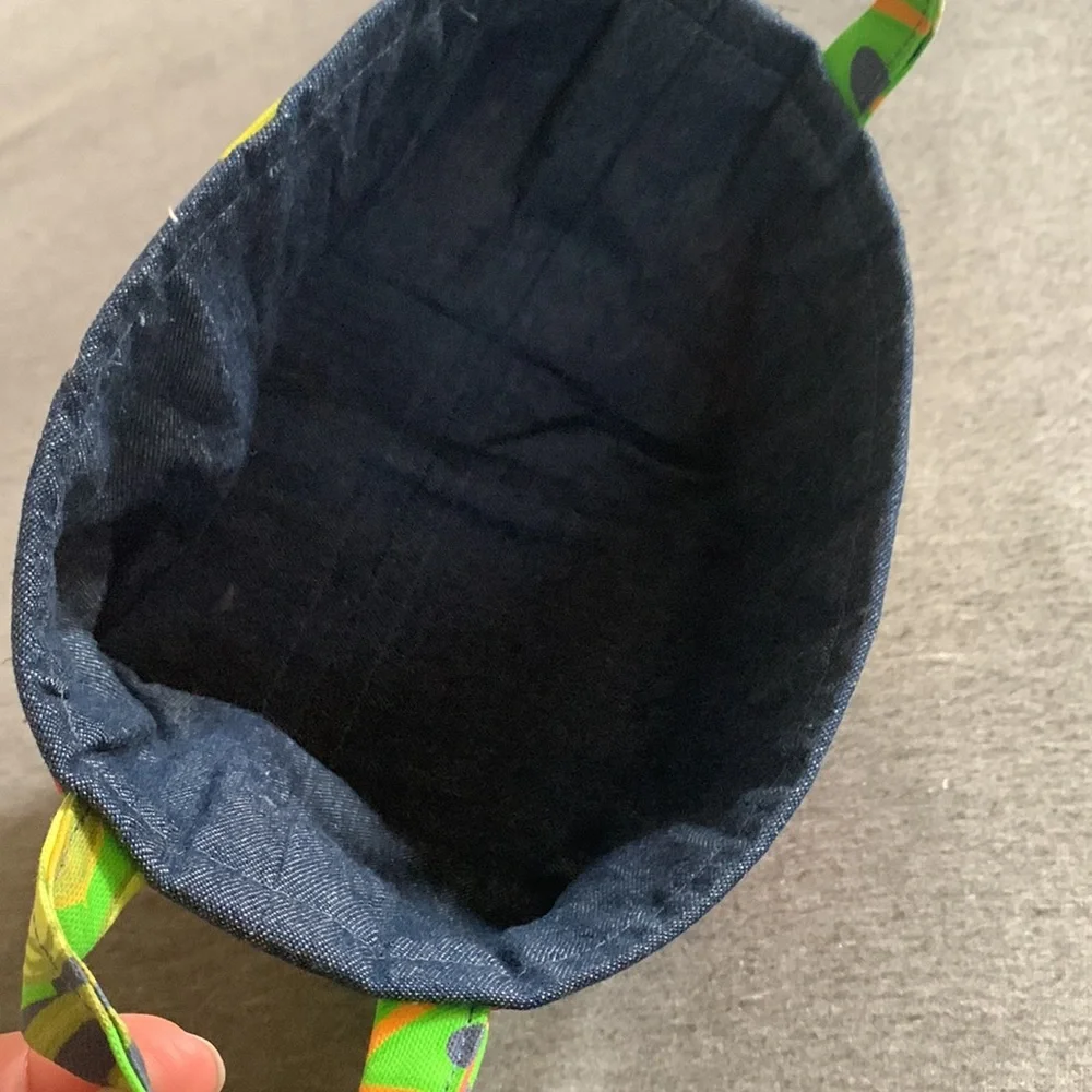 Hawaiian fruit storage tote